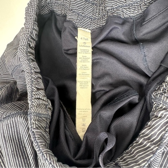 Lululemon Hotty-Hot Short Blue Striped 2.5” Size 4 Tall Zip Pocket Running Yoga - Picture 8 of 11